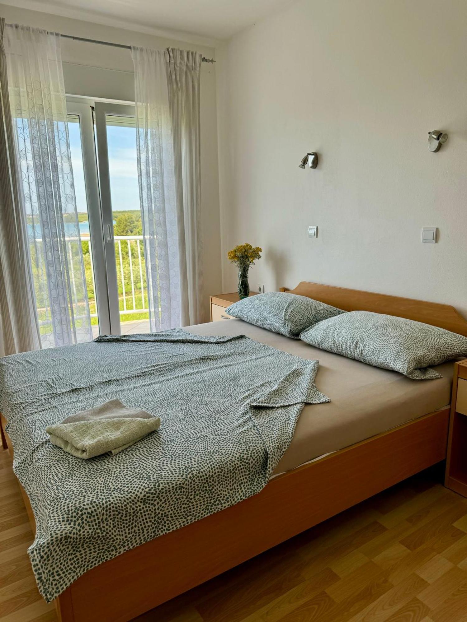 Ferienwohnung Kuca Moni Medulin Exterior foto