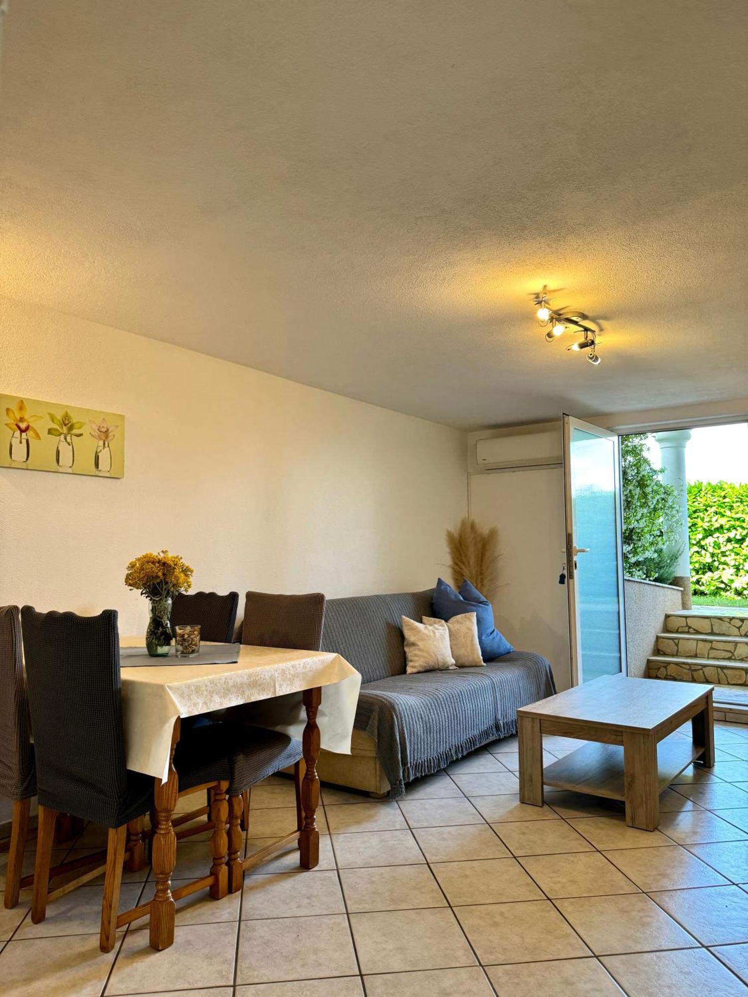 Ferienwohnung Kuca Moni Medulin Exterior foto